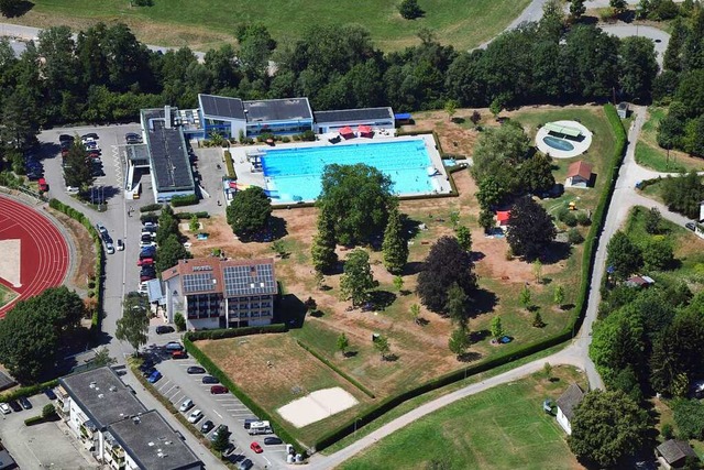 Das Schwimmbecken in Wehr soll saniert...orgeschlagen wird ein Edelstahlbecken.  | Foto: Erich Meyer