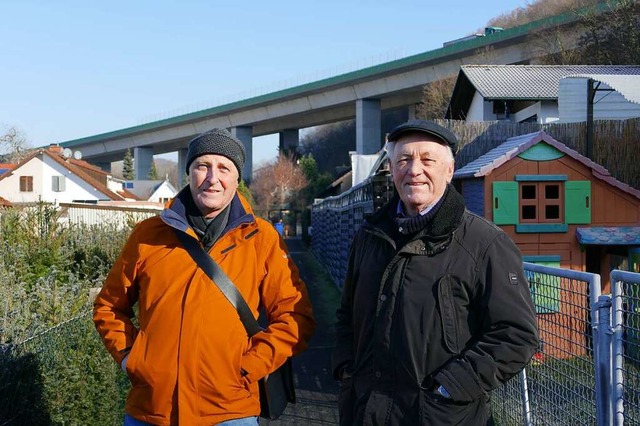 Thomas Klein (links) und Jrg Lievert ...ng, an der die A98 direkt vorbeifhrt.  | Foto: Peter Gerigk