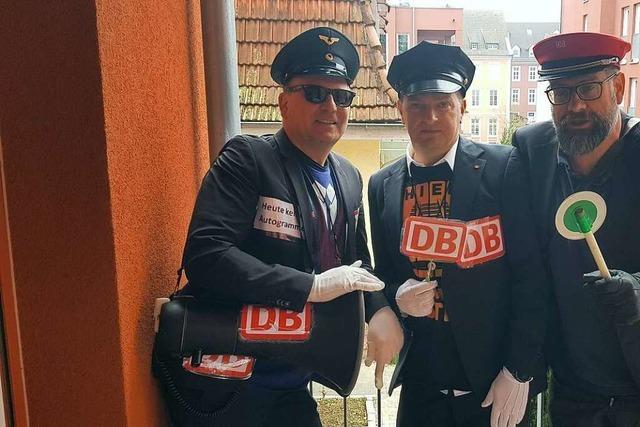 Eine Lahrer Narrengruppe hat die Lösung für alle Probleme der Deutschen Bahn