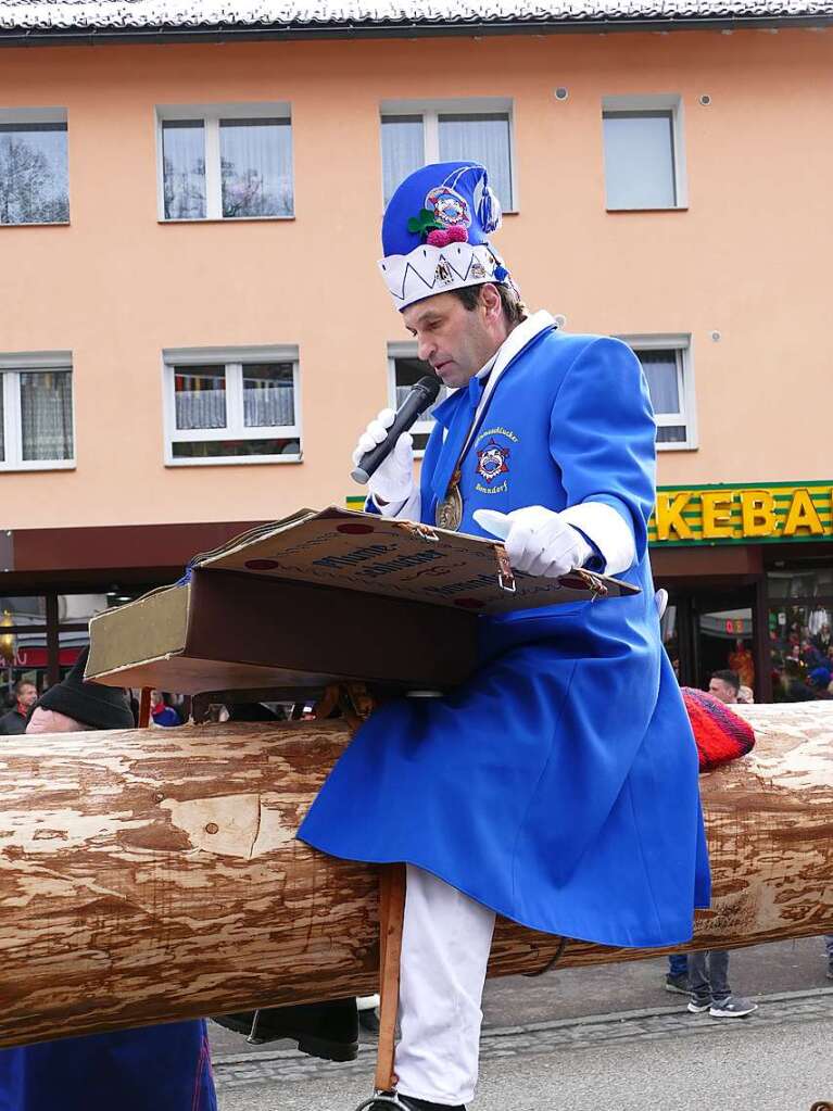 Die Narren werden angemahnt, die Stadt zu bernehmen.