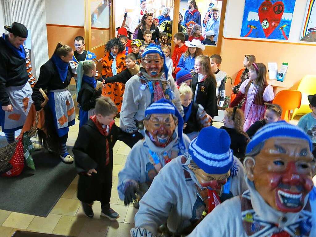 Was gibt es schneres als die Fastnacht? Die Bonndorfer Grundschler jubelten ber die Befreiung durch die Narren.