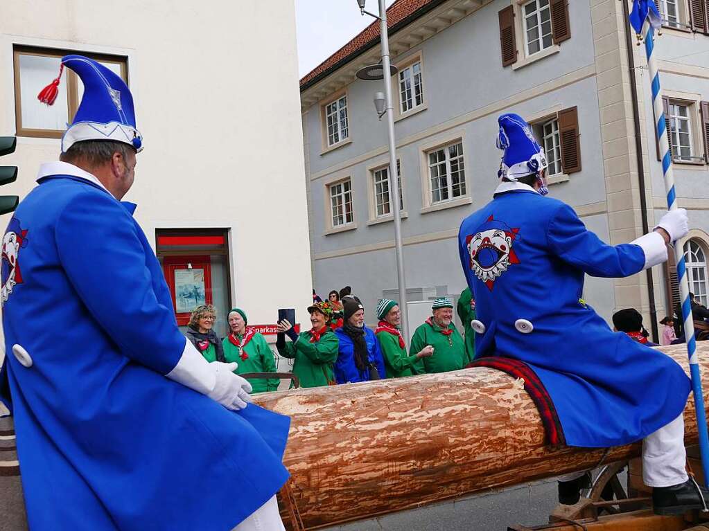 Ausgelassen starten die Pflumeschlucker beim Groen Narrensprung am Schmutzige Dunschdig in die Fastnachtszeit.