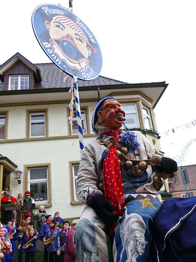 Ausgelassen starten die Pflumeschlucker beim Groen Narrensprung am Schmutzige Dunschdig in die Fastnachtszeit.