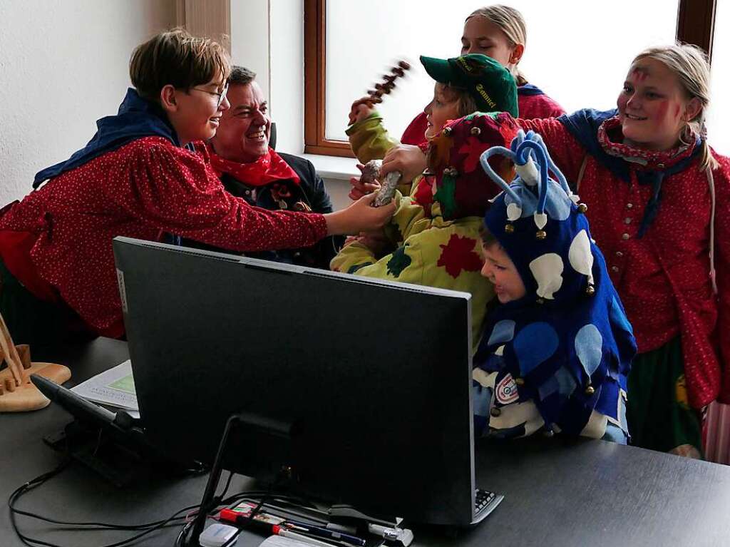 Der Narresome wurde in Bad Krozingen losgeschickt, um Brgermeister Volker Kieber zu entmachten.