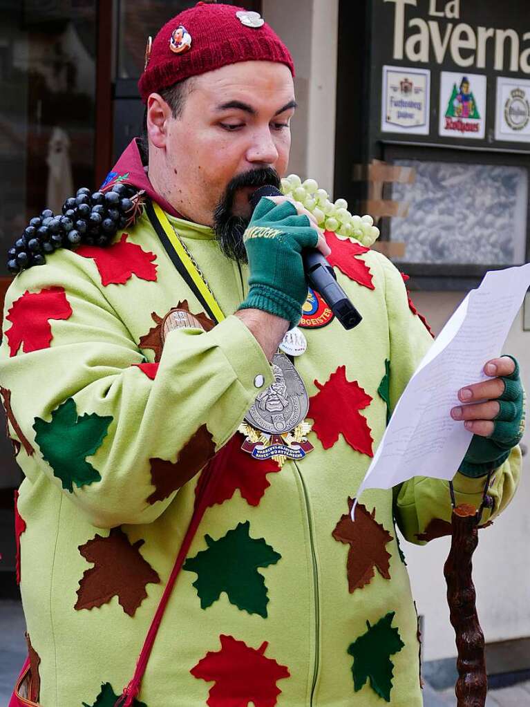 Rdiger Bhler, Zunftvogt der Rebgeister und Oberzunftmeister der Krozinger Zunftgemeinschaft beim Verlesen der Proklamation.