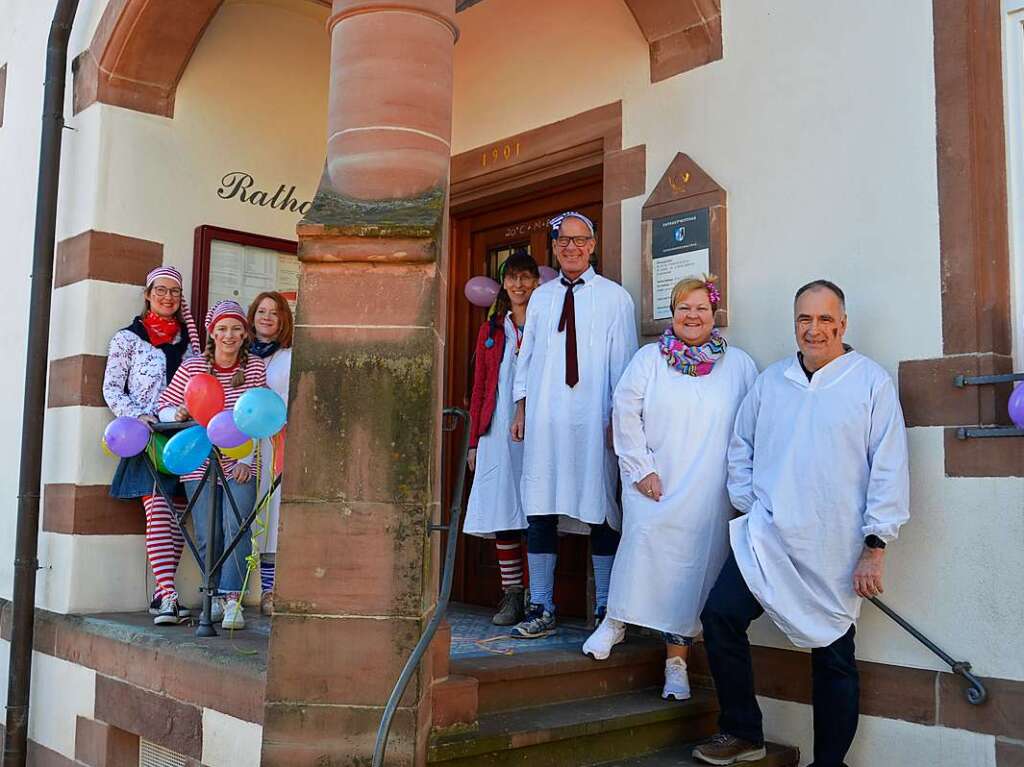 Das Wittnauer Rathausteam ist bereit fr den „berfall“ der Kindergartenkinder.