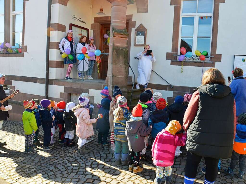 Das Wittnauer Rathausteam ist bereit fr den „berfall“ der Kindergartenkinder.