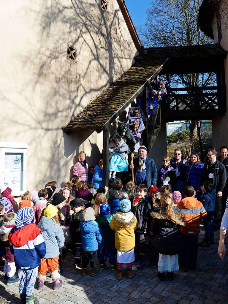 Die Narren befreiten in Kirchhofen den Kindergarten Lazarus von Schwendi.