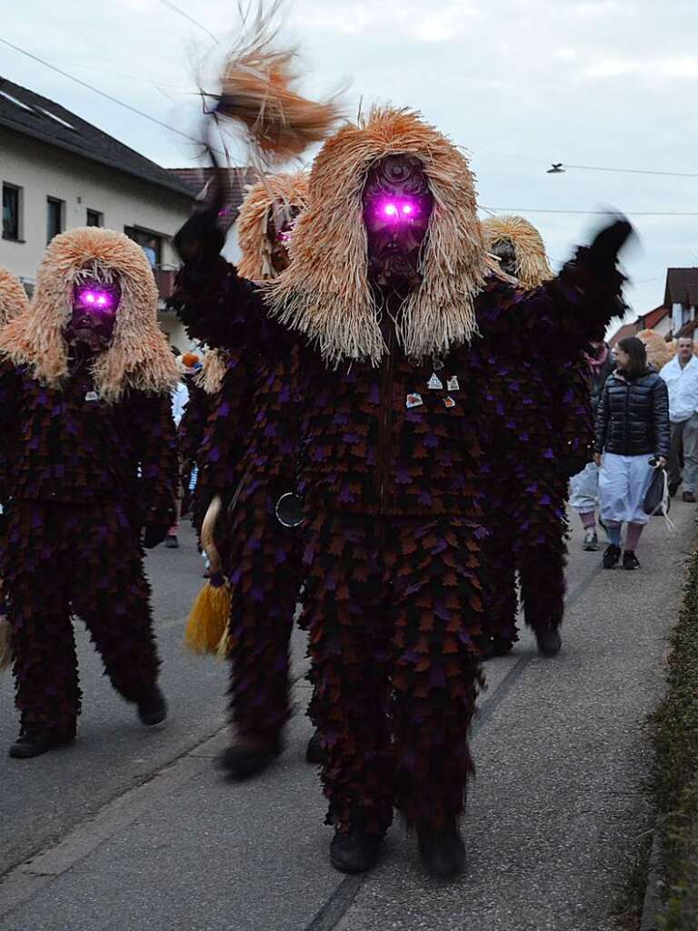 Die Wurzelgeister auf den Weg, das Rathaus zu strmen.