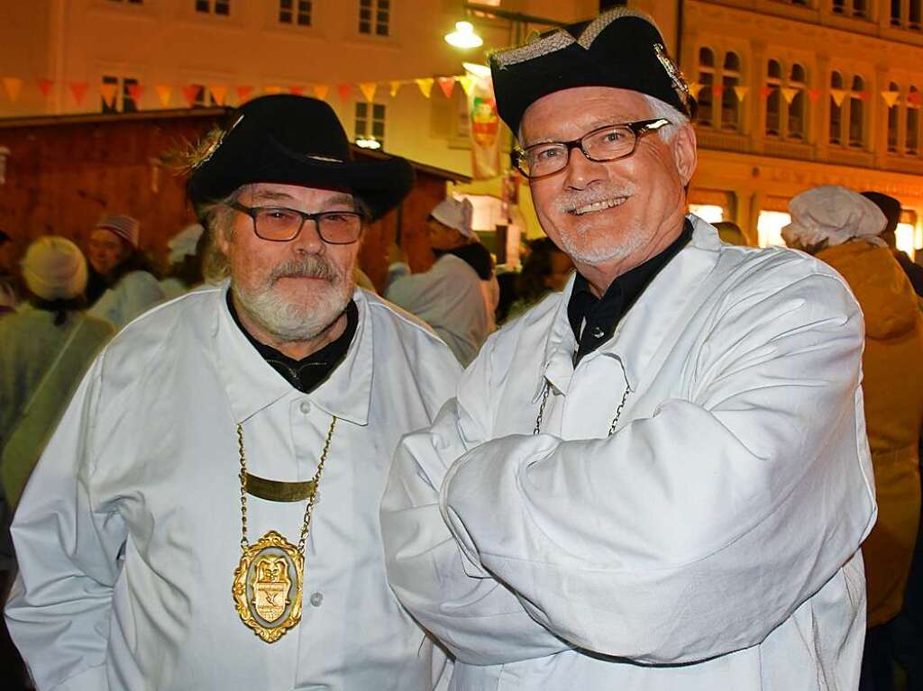 Der Hemdglunkiumzug und der Dllerschlgg lockte die Narren nach Lrrach.