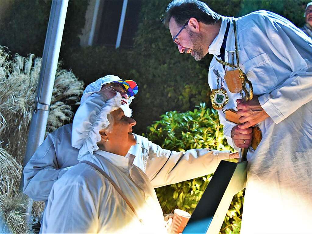 Hemdglunki in Hausen mit Machtbernahme durch die Narren und Prsentation der groen Laterne.