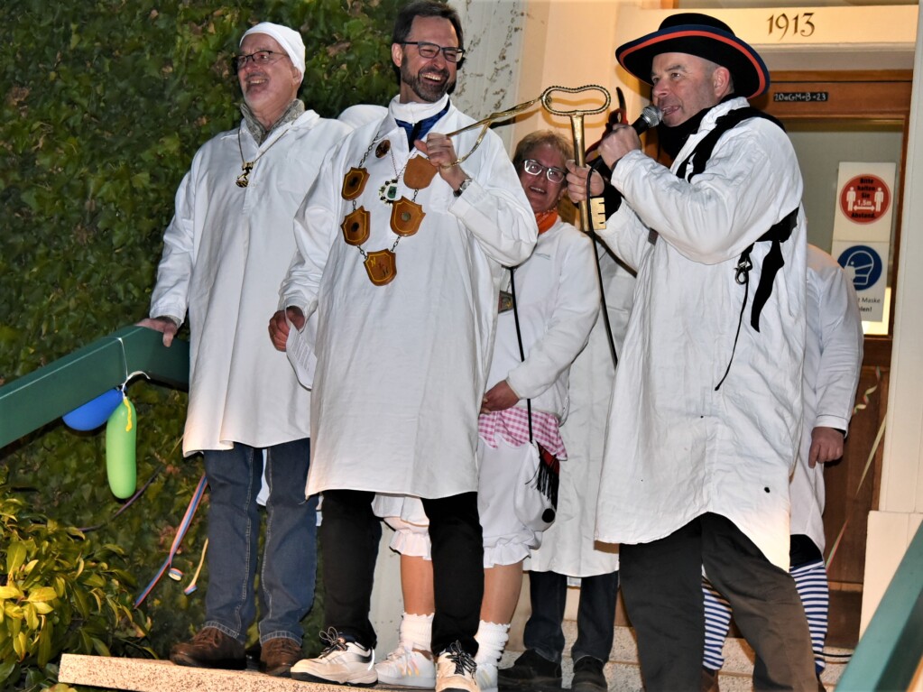 Hemdglunki in Hausen mit Machtbernahme durch die Narren und Prsentation der groen Laterne.