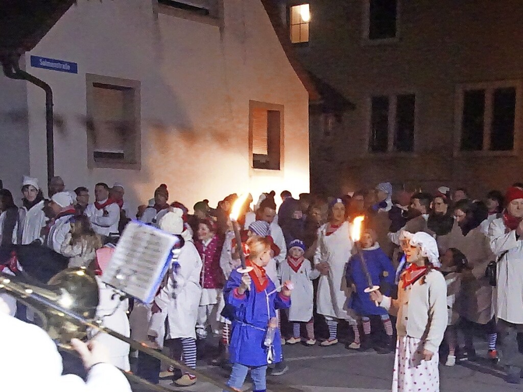 Treffpunkt in Weisweil war  am Salmen.