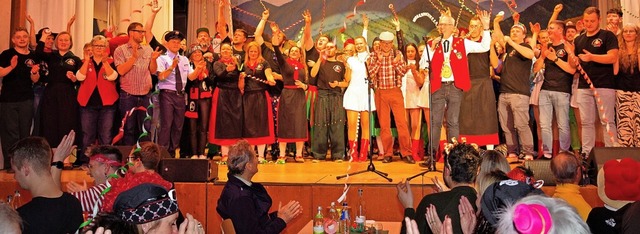 Beim groen Finale des ersten Zunftabe...Belchenhalle kaum aus fr alle Narren.  | Foto: Georg Bach