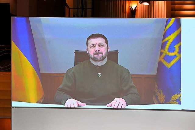 Als &#8222;David vom Dnipro&#8220; wird Prsident Selenskyj angekndigt.  | Foto: Felix Hrhager (dpa)