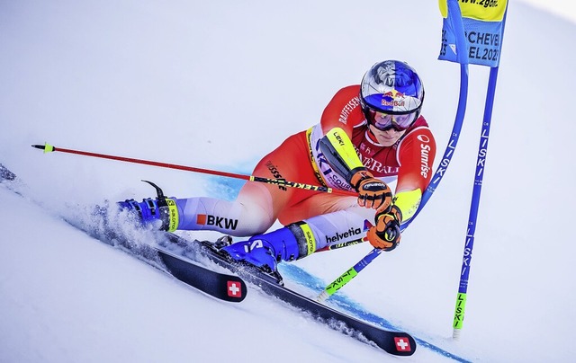 Der Schweizer Marco Odermatt auf dem W... Goldmedaille bei der WM in Courchevel  | Foto: Michael Kappeler (dpa)