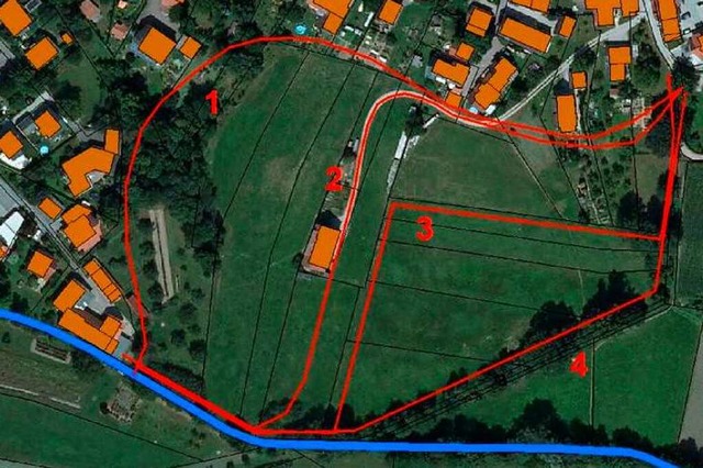 Vier Varianten fr den Dammverlauf im ...stellungsverfahren eingeleitet werden.  | Foto: Gemeinde