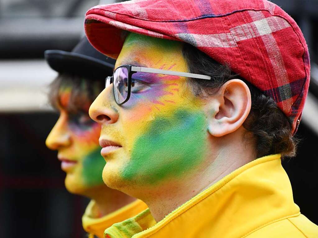 Kunterbunt und schn laut war die Gugge-Explosion in Lrrach, wie die Impressionen vom Fasnachtssamstag zeigen.