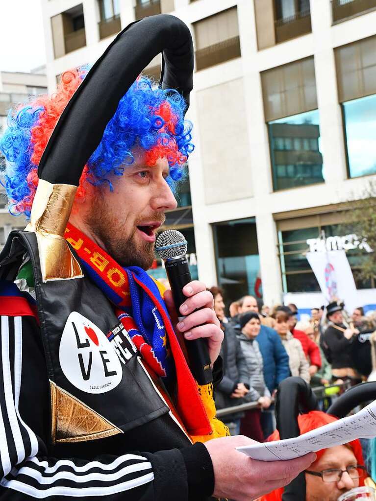 Kunterbunt und schn laut war die Gugge-Explosion in Lrrach, wie die Impressionen vom Fasnachtssamstag zeigen.