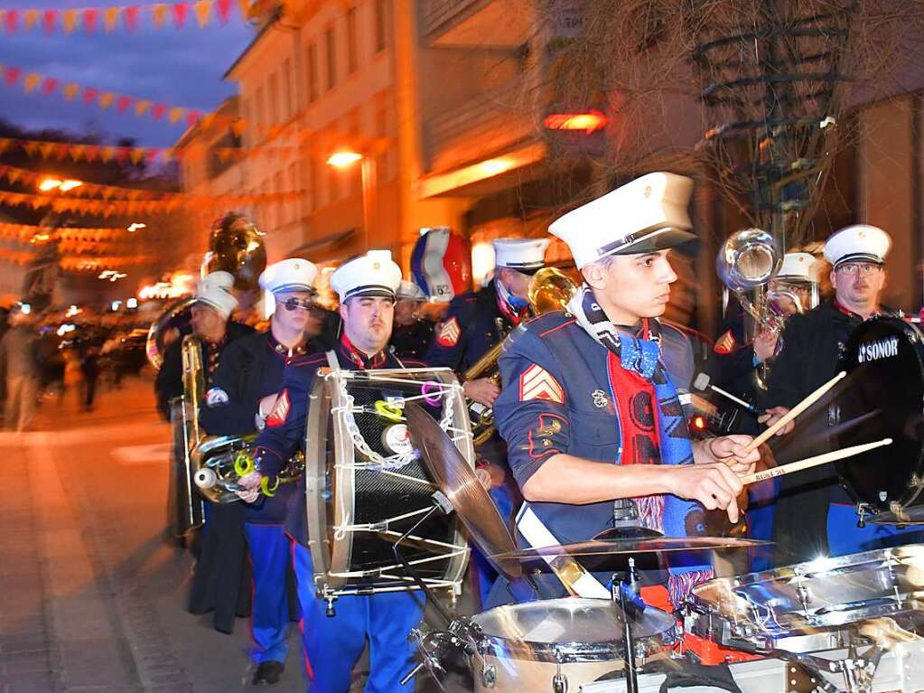 Kunterbunt und schn laut war die Gugge-Explosion in Lrrach, wie die Impressionen vom Fasnachtssamstag zeigen.