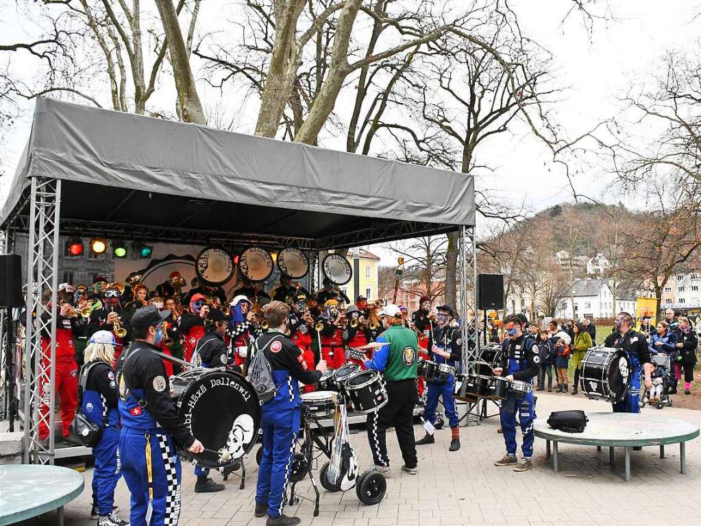 Kunterbunt und schn laut war die Gugge-Explosion in Lrrach, wie die Impressionen vom Fasnachtssamstag zeigen.