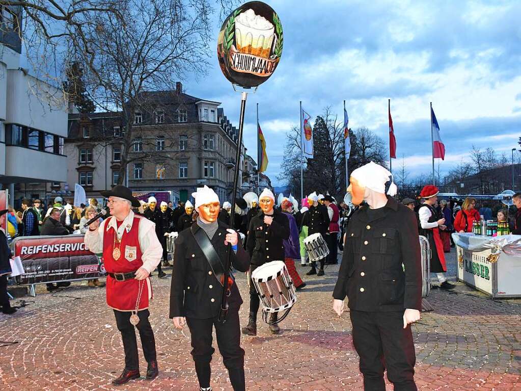 Kunterbunt und schn laut war die Gugge-Explosion in Lrrach, wie die Impressionen vom Fasnachtssamstag zeigen.