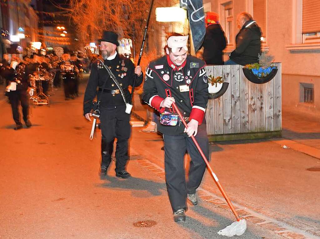 Kunterbunt und schn laut war die Gugge-Explosion in Lrrach, wie die Impressionen vom Fasnachtssamstag zeigen.