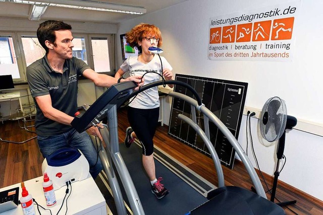 Leistungsdiagnose auf dem Laufband: La...Thomas Klingenberger und Kathrin Blum   | Foto: Thomas Kunz