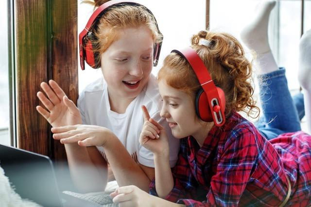 5 Podcasts für Kinder, die auch Erwachsene begeistern
