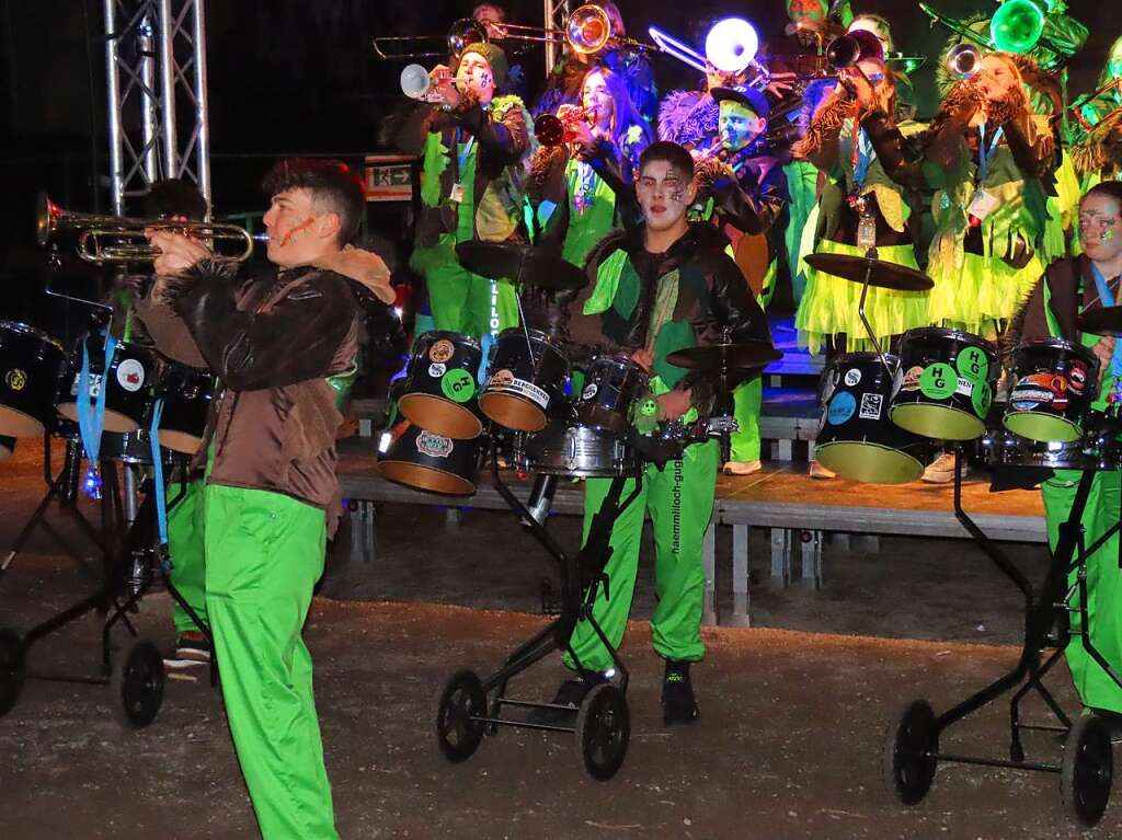 Toller Guggensound kam in Laufenburg von mehr als 30 Gruppen.