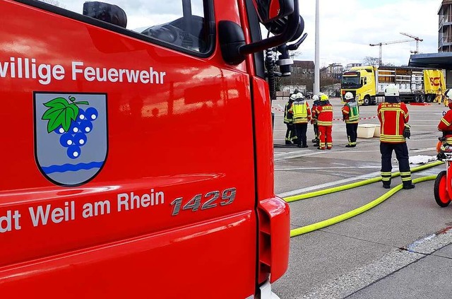 Die Weiler Feuerwehr bei einem Gefahrguteinsatz (Symbolbild).  | Foto: Lauber