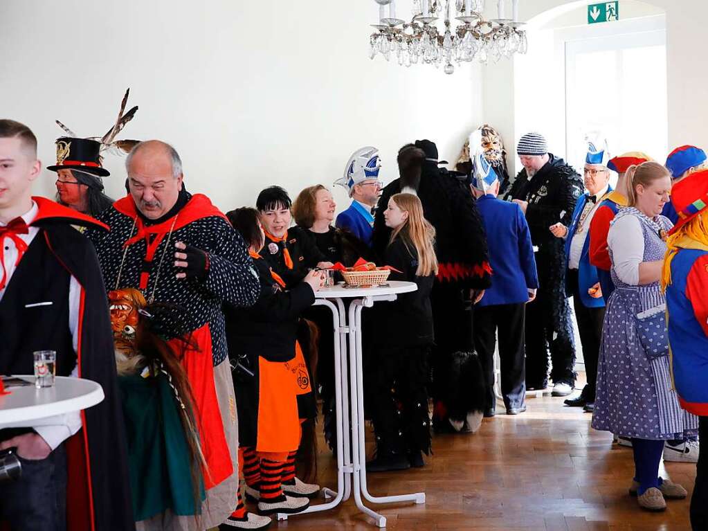 Voller Vorfreude auf den Emmendinger Umzug waren die Nrrinnen und Narren beim mittglichen Zunftmeisterempfang im Alten Rathaus.