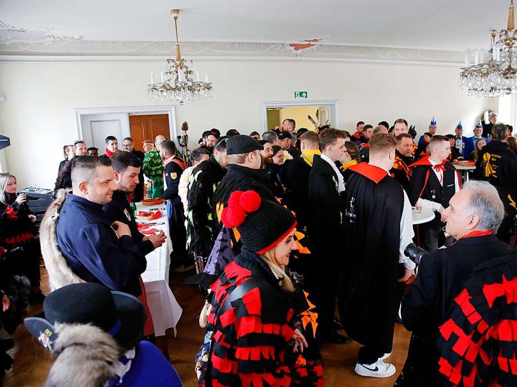 Voller Vorfreude auf den Emmendinger Umzug waren die Nrrinnen und Narren beim mittglichen Zunftmeisterempfang im Alten Rathaus.