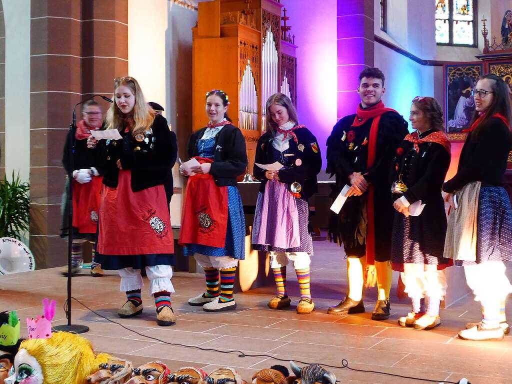 Beim Narrengottesdienst in der proppenvollen St. Bonifatius-Kirche war auch der Narrensamen im Einsatz.