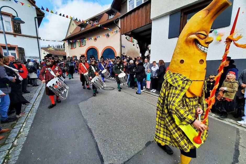 Eindrücke vom Fasnachtsumzug in Istein (Foto: Hannes Lauber) Eindrücke vom Fasnachtsumzug in Istein (Foto: Hannes Lauber)