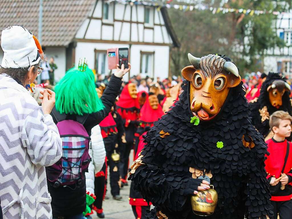 39 Gruppen verbreiten in Mnchweier am Fasentsonntag gute Laune.