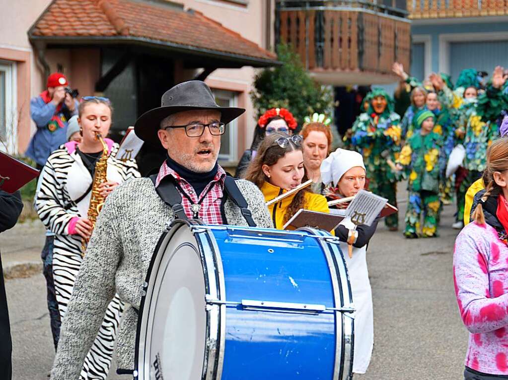 Hexen, Guggemusiker, Sportler, Hstrger – alle waren unterwegs beim Ebringer Umzug.