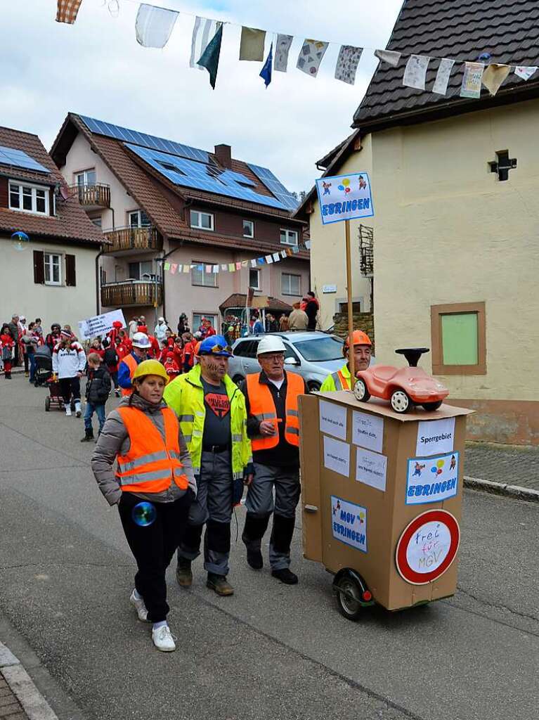 Hexen, Guggemusiker, Sportler, Hstrger – alle waren unterwegs beim Ebringer Umzug.