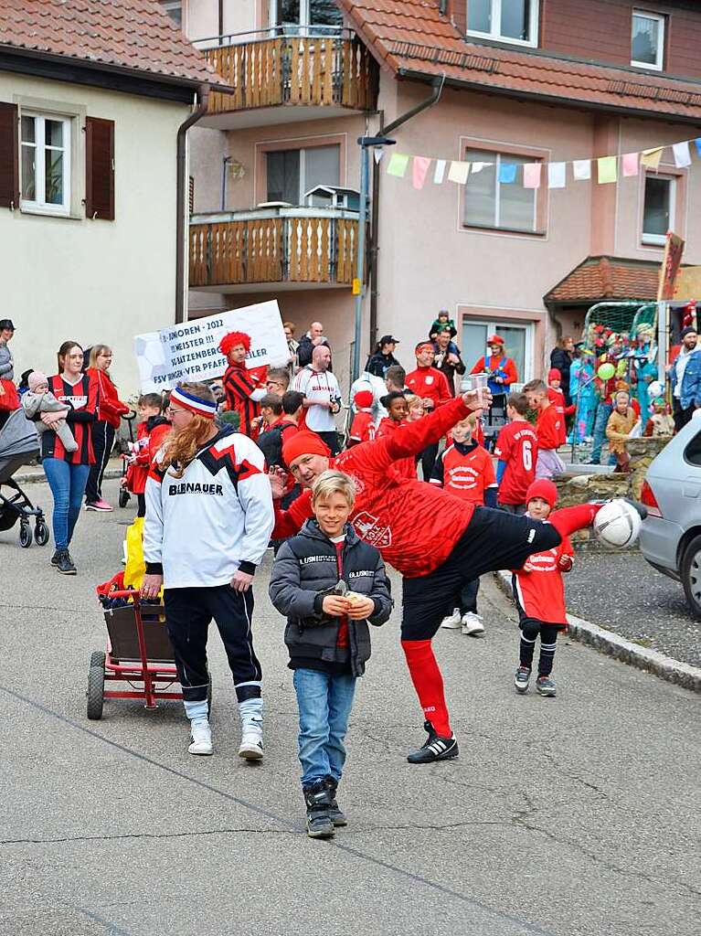 Hexen, Guggemusiker, Sportler, Hstrger – alle waren unterwegs beim Ebringer Umzug.