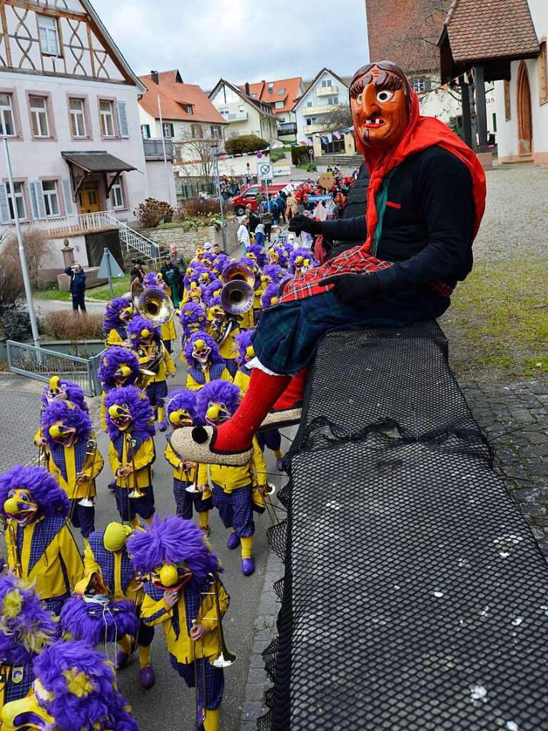 Hexen, Guggemusiker, Sportler, Hstrger – alle waren unterwegs beim Ebringer Umzug.