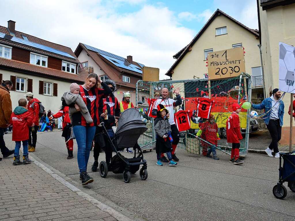 Hexen, Guggemusiker, Sportler, Hstrger – alle waren unterwegs beim Ebringer Umzug.