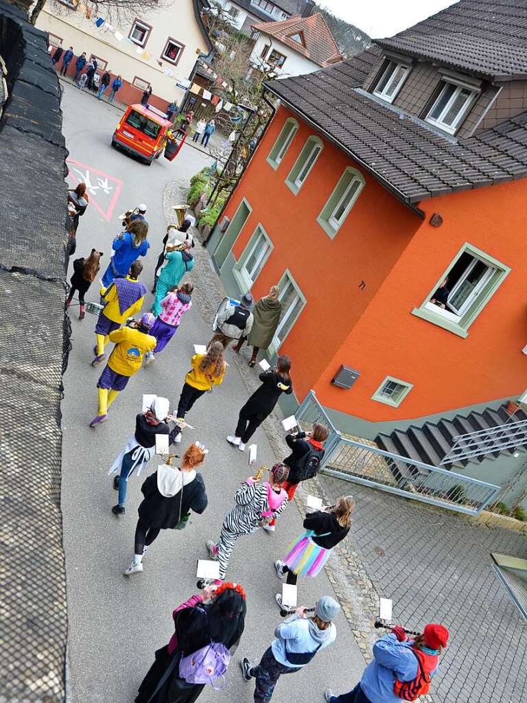 Hexen, Guggemusiker, Sportler, Hstrger – alle waren unterwegs beim Ebringer Umzug.