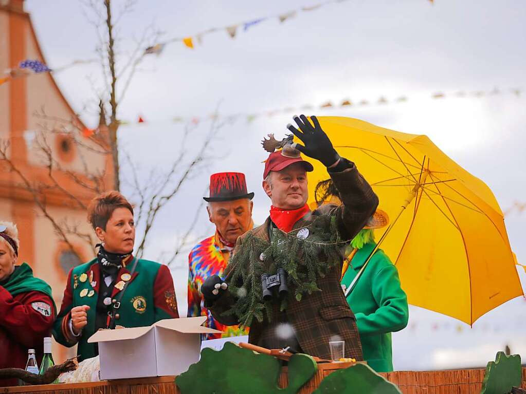 Nrrisch ging es am Sonntag beim Umzug der Narrenzunft Rmsser in Ringsheim zu. Die zahlreichen Gruppen und Zuschauer lieen sich kreative Kostme einfallen.