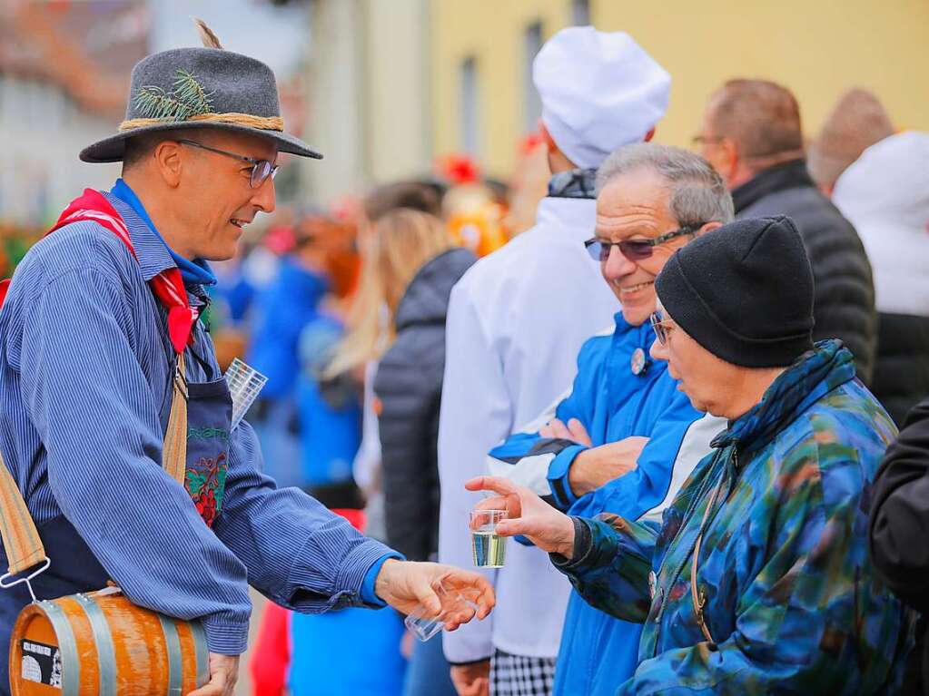 Nrrisch ging es am Sonntag beim Umzug der Narrenzunft Rmsser in Ringsheim zu. Die zahlreichen Gruppen und Zuschauer lieen sich kreative Kostme einfallen.