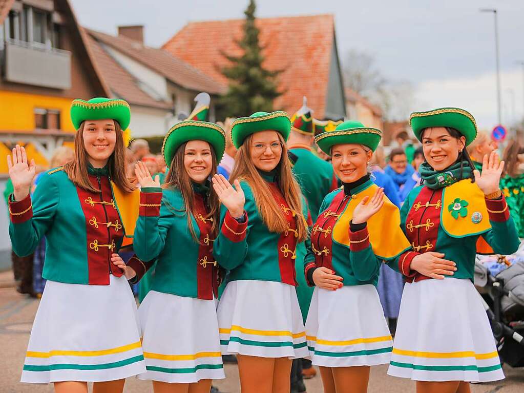 Nrrisch ging es am Sonntag beim Umzug der Narrenzunft Rmsser in Ringsheim zu. Die zahlreichen Gruppen und Zuschauer lieen sich kreative Kostme einfallen.