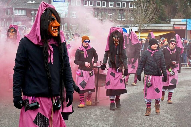 Lieben die Farbe Lila: die Titiseer Bxe Hexen  | Foto: Eva Korinth