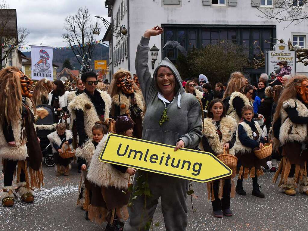 Die Dauerbaustelle Wehratal wurde beim Wehrer Sonntagsumzug zum Ziel des nrrischen Spotts.