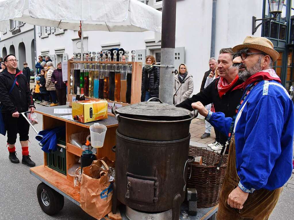 Groer Beliebtheit erfreute sich die mobile Bar beim Sonntagsumzug in Wehr.