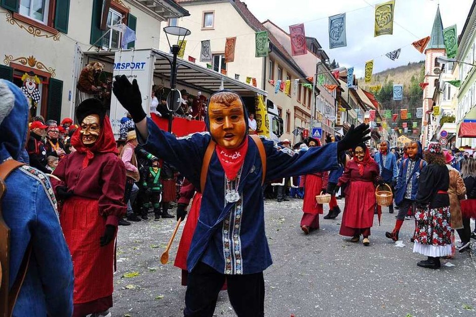 Fotos Die beeindruckenden Wagen sind Highlights beim Fasnachtsumzug in