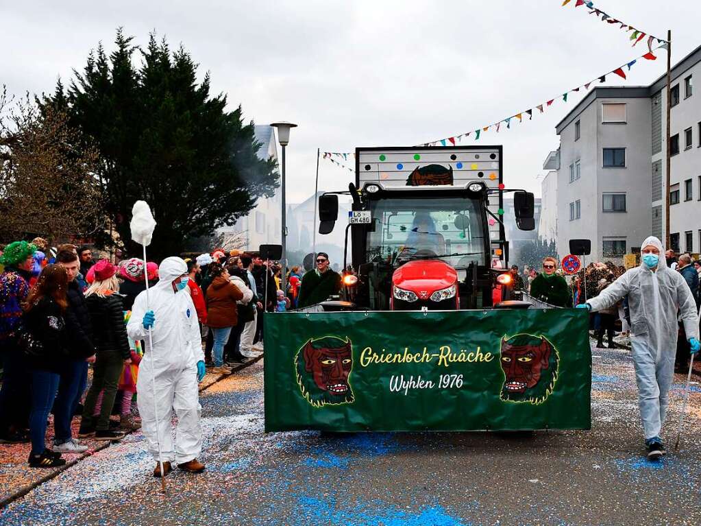 Der Wagen der Grienloch Ruche aus Wyhlen "Endlich wieder Fasnacht".